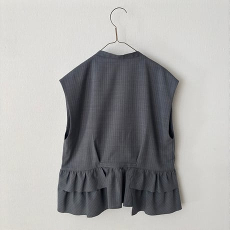 somewearclothing 配色裏つき裾フリルベスト・ピンストライプ×ライトグレー