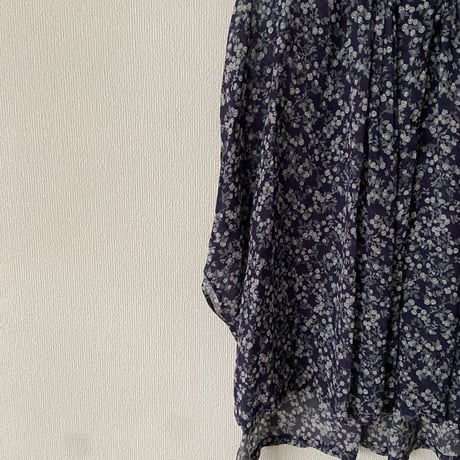 atelier naruse デヴォ社プリントシリーズ~mini flower~rayon band-collar blouse