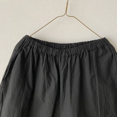 homspun バルキーシーチングギャザーパンツ ・ブラック