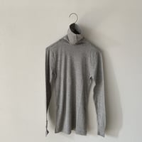 homspun フライス タートルネックプルオーバー