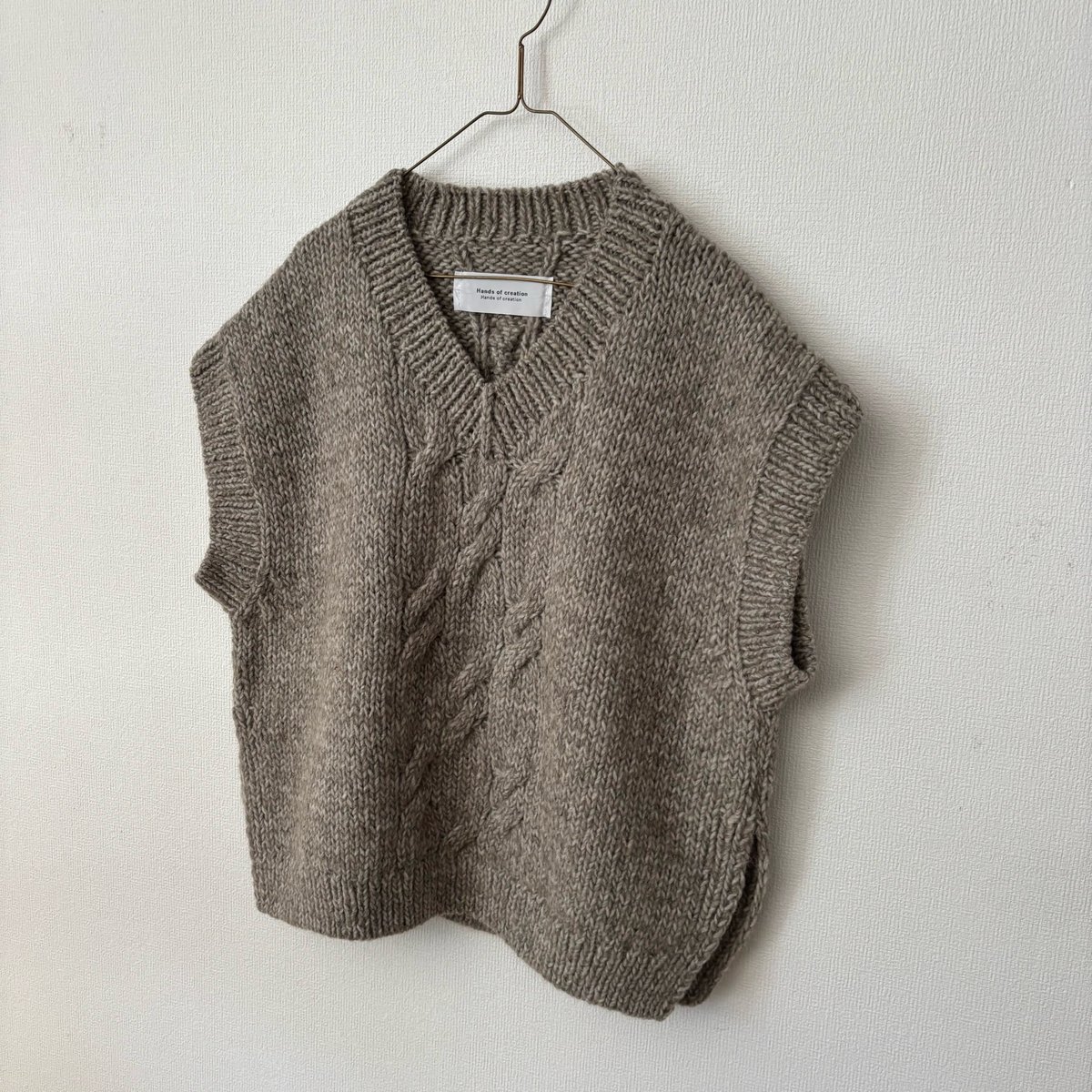walenode ウェルノード ロイヤルベビーアルパカファーベスト Hands of creation ベビーアルパカウール 変形ケーブルVネックベスト