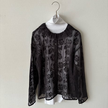 qiri    lasew frill collar blouse
