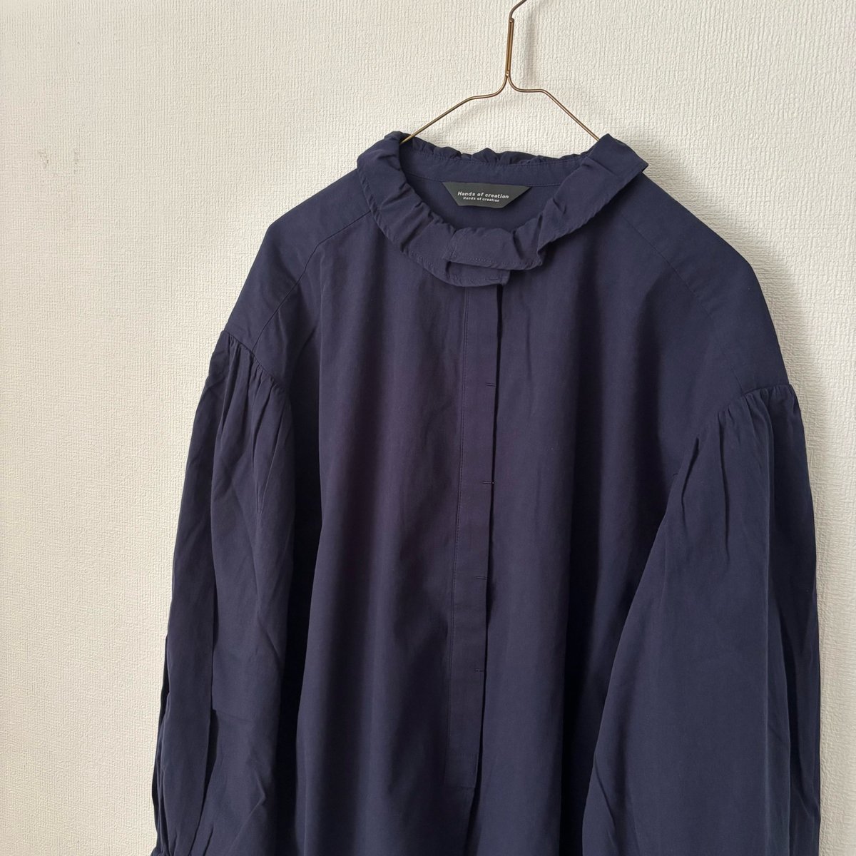 Hands of creation 高密度ヴィンテージ フリル比翼仕立てブラウス | ito