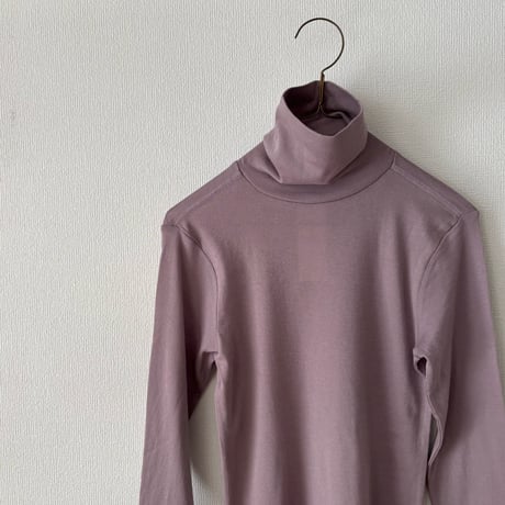 homspun フライス タートルネックプルオーバー
