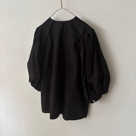 オールドマンズテーラー GARMENT DYE TYPEWRITER BIG BALLOON SLEEVE BLOUSE・Black