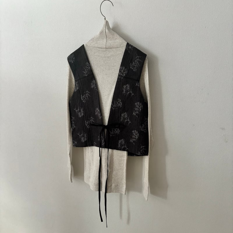 qiri ○flower quilt ジャカード　ベスト qiri | フラワーキルティングジャカードベスト - c a b i n e t