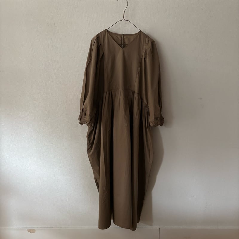 UNIVERSAL TISSU タイプライタータックワンピース UNIVERSAL TISSU (ユニバーサルティシュ) ナチュラルタイプ