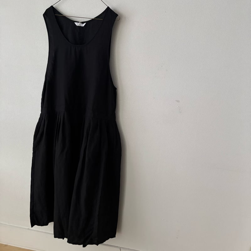 homspun ワンピース ブラック ＊ 北欧暮らしの道具店 好きにも homspun リネンバイオ ノースリーブワンピース ・ブラック | itonowa
