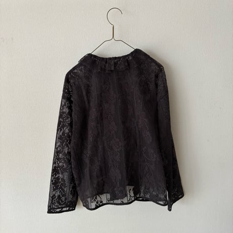 qiri    lasew frill collar blouse