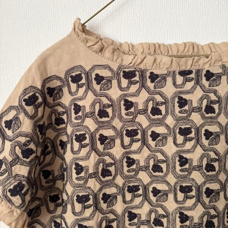 qiri  turn flower embroidery frill blouse