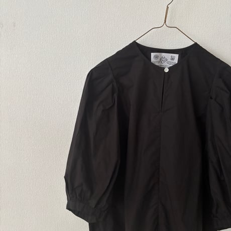 オールドマンズテーラー GARMENT DYE TYPEWRITER BIG BALLOON SLEEVE BLOUSE・Black