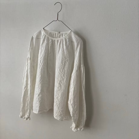 qiri  graw' embroidery gather sleeve blouse