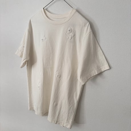 qiri  antique chain embroidery Tee