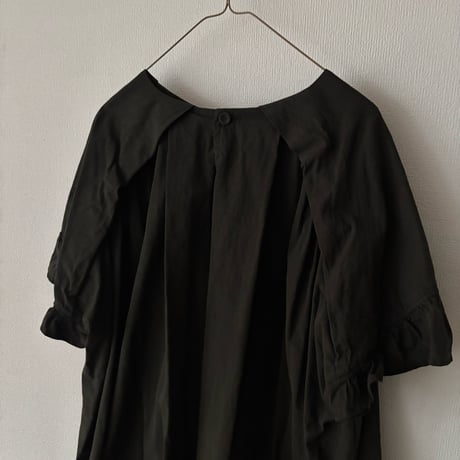 GASA＊　Exchange greetings:挨拶を交わす　フレアスリーブワンピース・moss black