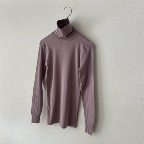 homspun フライス タートルネックプルオーバー