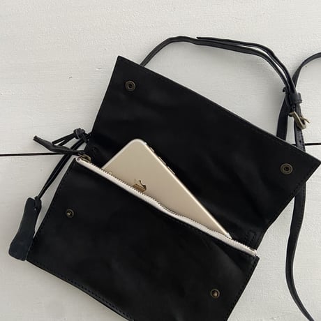 HAU  pochette "noir"