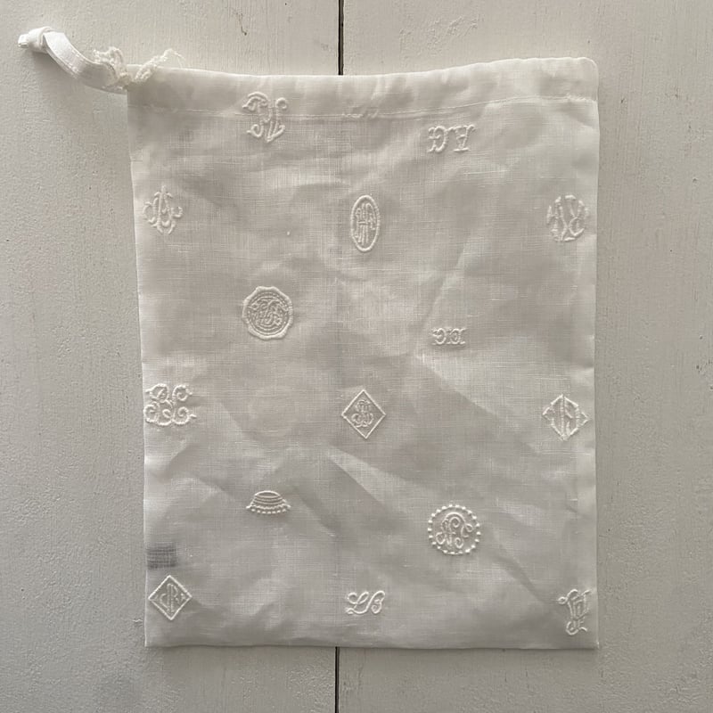 オールドマンズテーラー MONOGRAM EMBROIDERY DRAWSTRING BAG