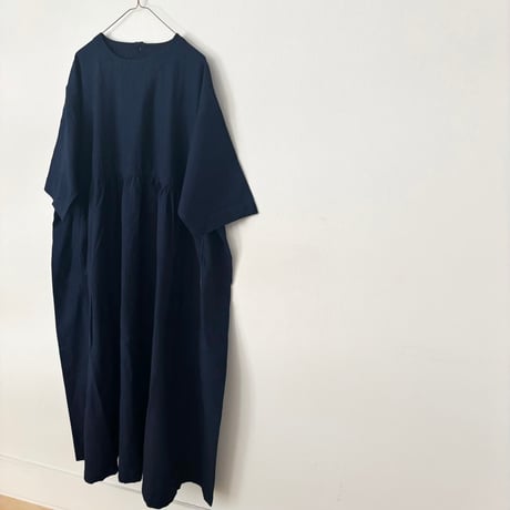 NATURAL LAUNDRY インディゴシャンブレースモックギャザーワンピース