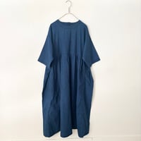NATURAL LAUNDRY インディゴシャンブレースモックギャザーワンピース