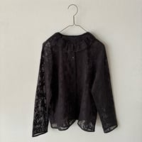 qiri    lasew frill collar blouse