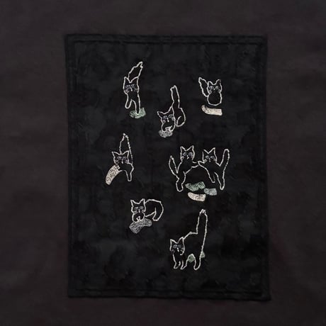 qiri  cats collecting socks long sleeve Tee