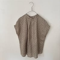 somewear   2way水玉フレンチスリーブブラウス　グレージュ×白