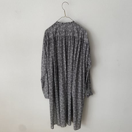 オールドマンズテーラー PRINCESS FLOWER STAND COLLAR LONG SHIRT