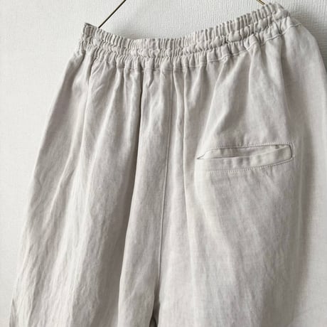 yuni  コットンリネン denim wide cocoon pants・シロ（グレーがかったアンティークホワイト）