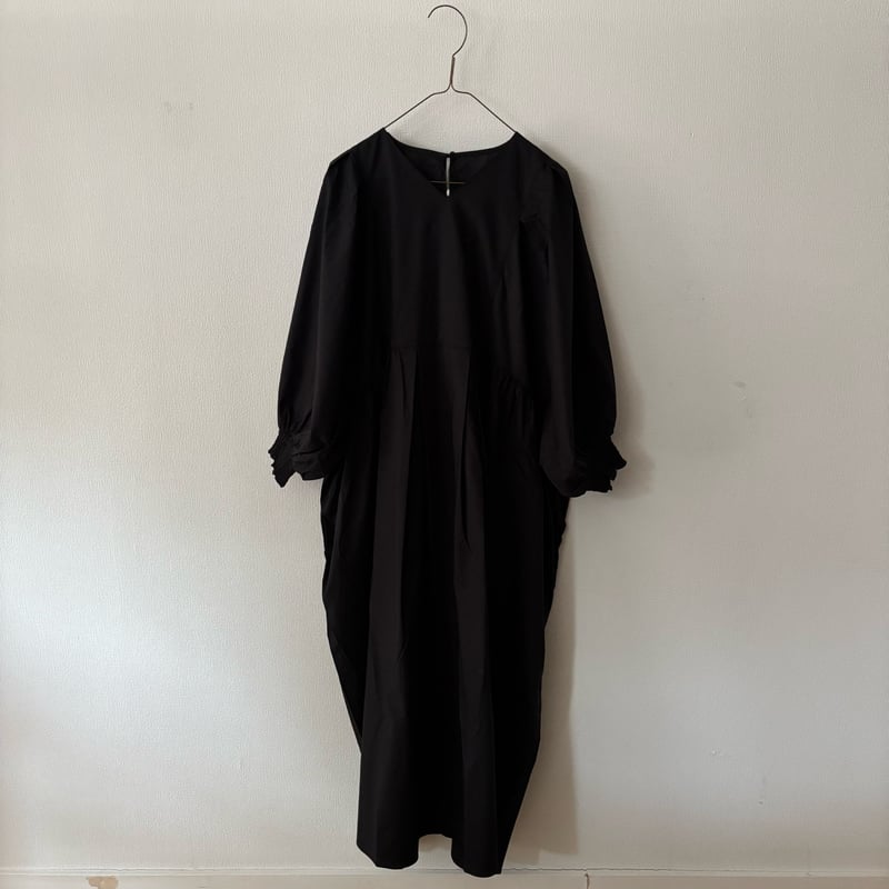 UNIVERSAL TISSU ナチュラルタイプライター タックギャザーワンピース