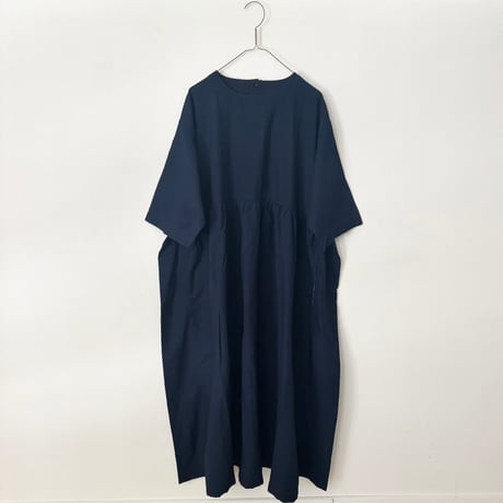 NATURAL LAUNDRY インディゴシャンブレースモックギャザーワンピース