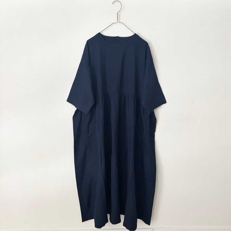 NATURAL LAUNDRY インディゴシャンブレースモックギャザーワンピース