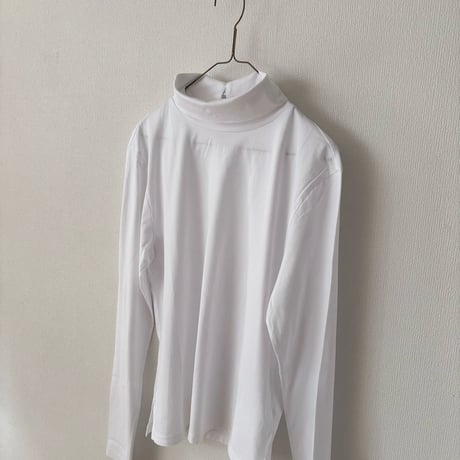 HAU turtleneck "buton"