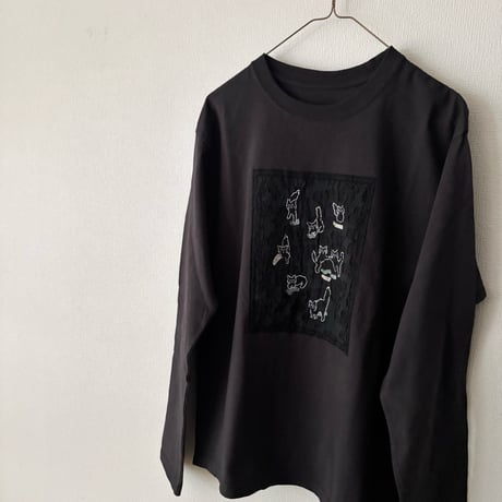 qiri  cats collecting socks long sleeve Tee