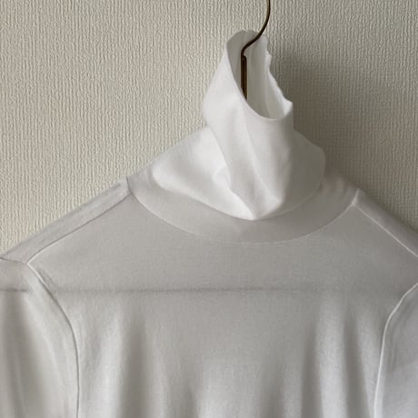 homspun フライス タートルネックプルオーバー