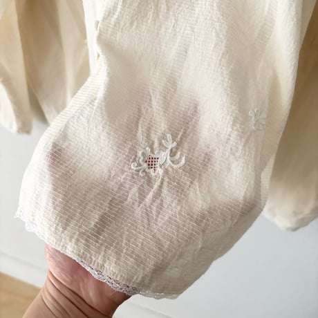 qiri  antique chain embroidery blouse・キナリ