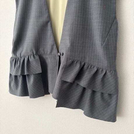somewearclothing 配色裏つき裾フリルベスト・ピンストライプ×ライトグレー