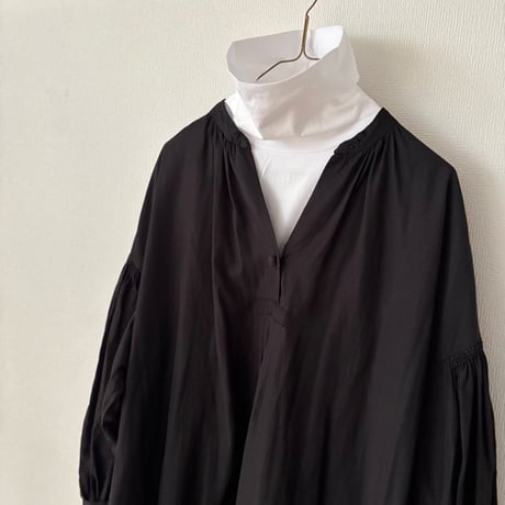 HAU turtleneck "buton"