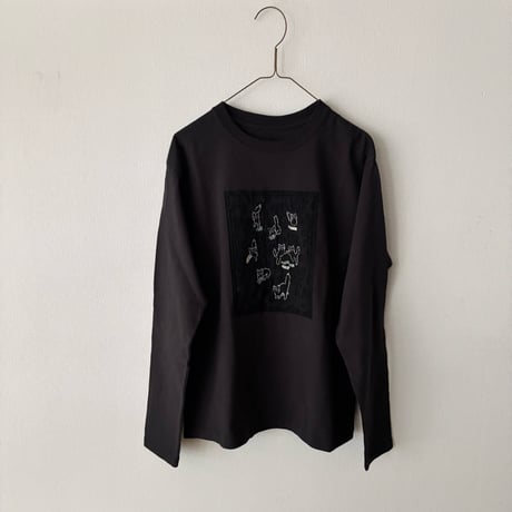 qiri  cats collecting socks long sleeve Tee