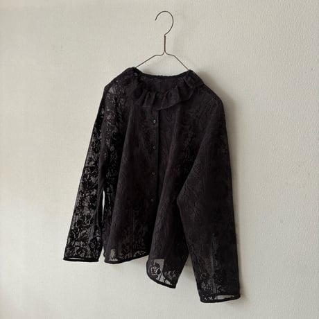 qiri    lasew frill collar blouse