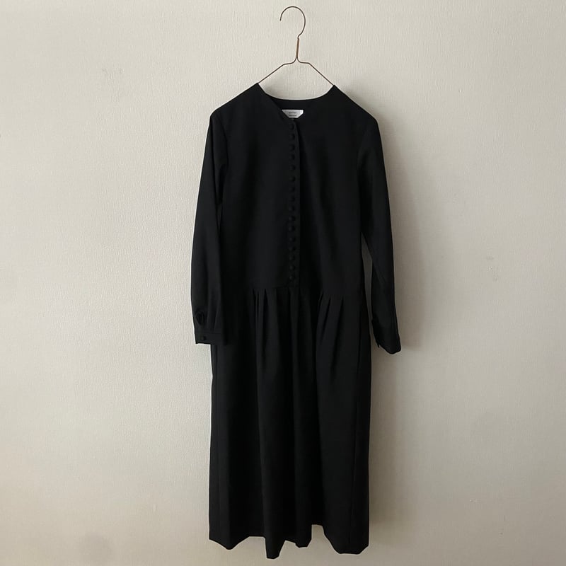 atelier naruse クルミボタンフォーマルワンピース・ブラック