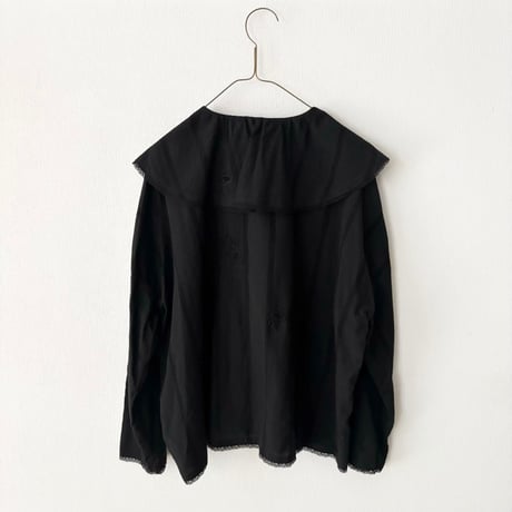 qiri  antique chain embroidery blouse・クロ
