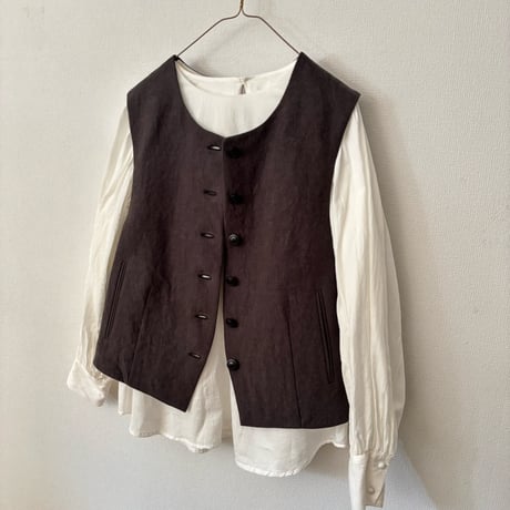 atelier naruse 　In Formal series linen vest・chacoal