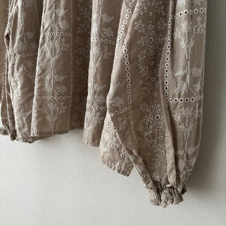 qiri  graw' embroidery gather sleeve blouse