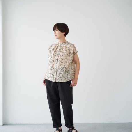 somewear   2way水玉フレンチスリーブブラウス　グレージュ×白