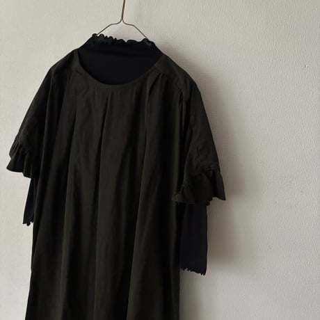 GASA＊　Exchange greetings:挨拶を交わす　フレアスリーブワンピース・moss black