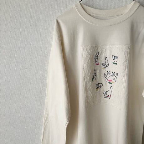 qiri  cats collecting socks long sleeve Tee