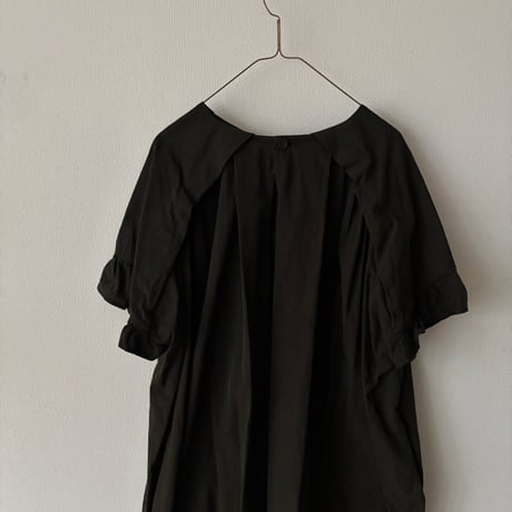 GASA＊　Exchange greetings:挨拶を交わす　フレアスリーブワンピース・moss black
