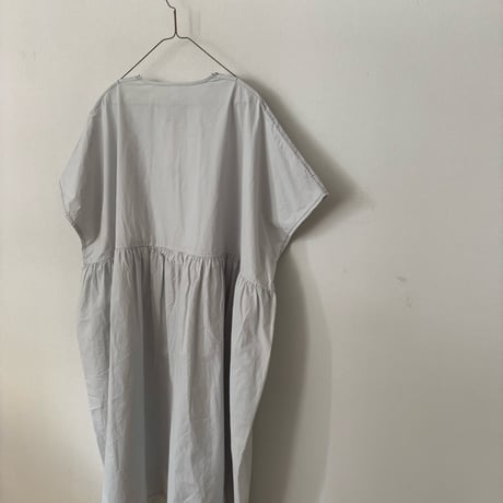 homspun  コンパクトウェザー BIGギャザーワンピース・パウダーブルー