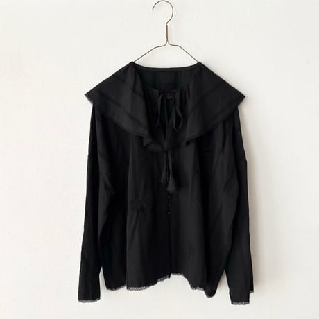 qiri  antique chain embroidery blouse・クロ