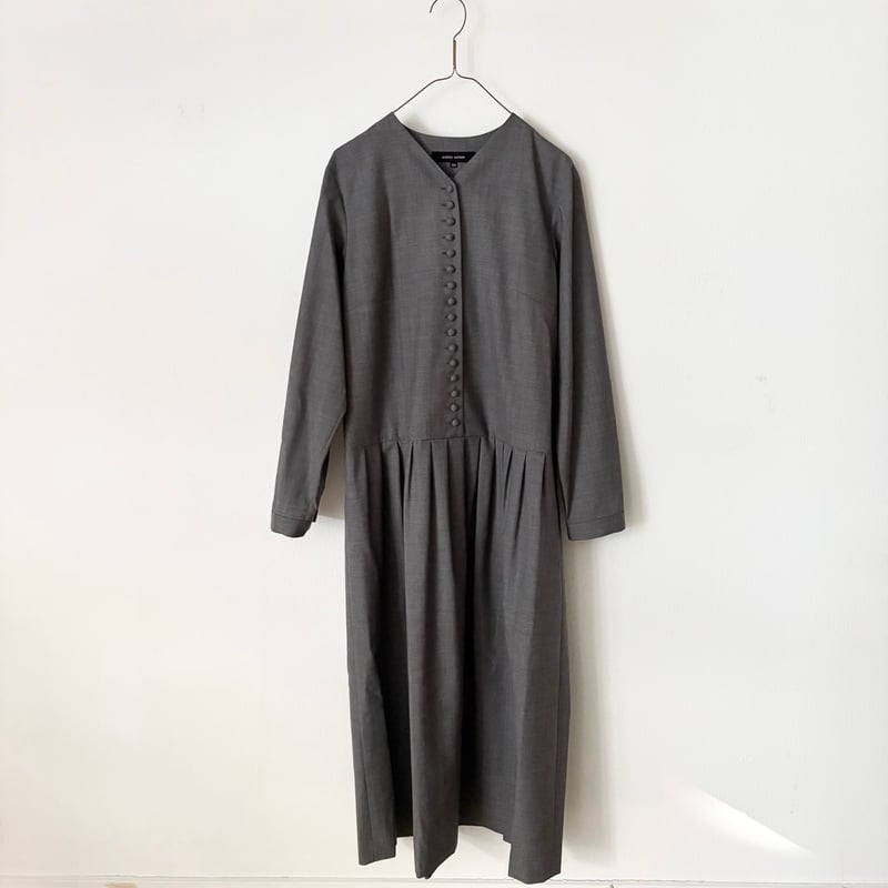 atelier naruse クルミボタンフォーマルワンピース ・グレイ | itonowa